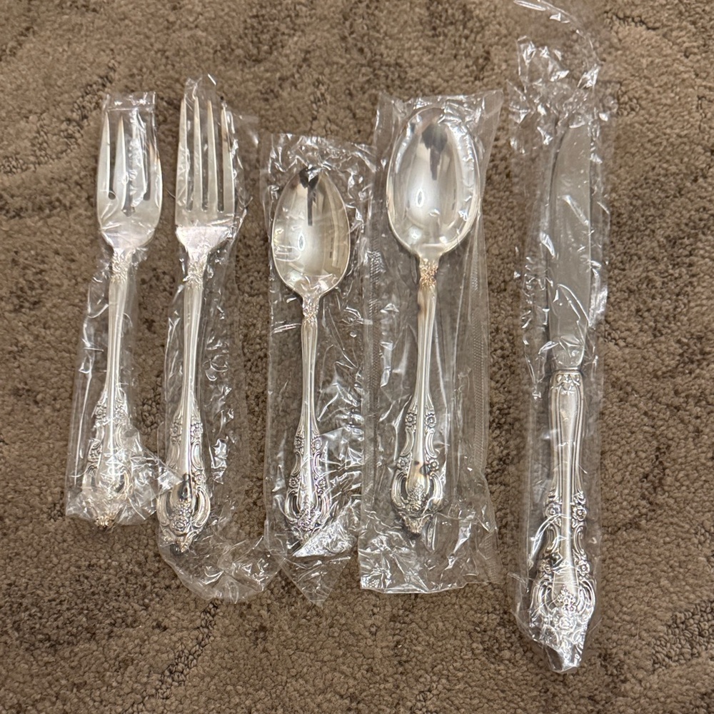 NEW vintage Oneida Community Silverplate 5 piece place setting Silver Artistry